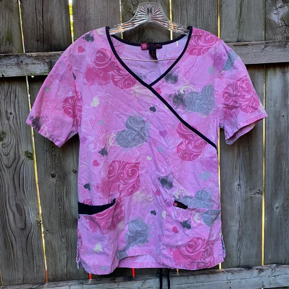 Heart Scrub Top sz. M